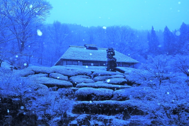 福島民報賞「雪ボタル　舞う」柏舘健